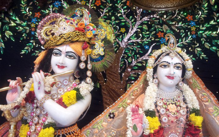 008-Sri_Sri_Radha_Krishna 2560x1600-2.jpg