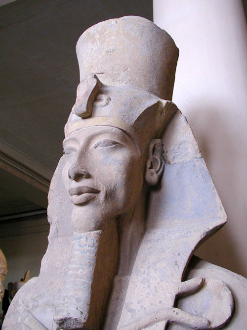 Akhenaten_statue.jpg