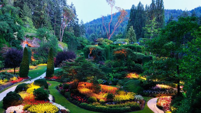 Butchart-Gardens-900x1600.jpg